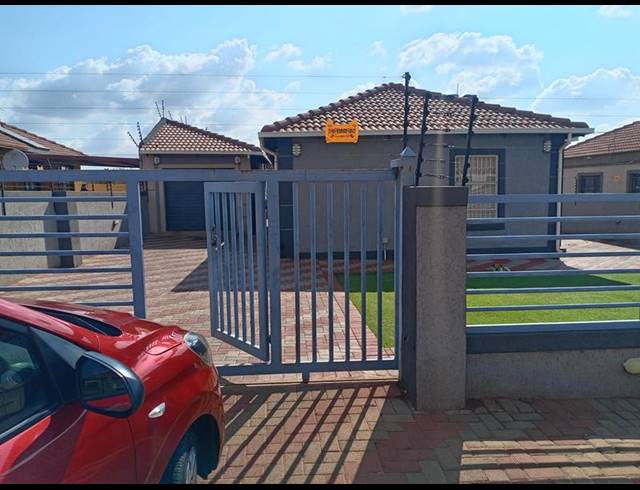 3 BEDROOM HOUSE FOR SALE IN THE ORCHARDS